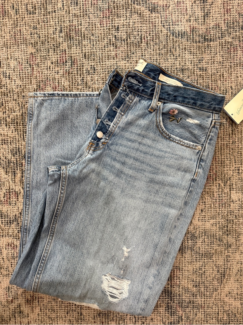 Universal Thread Low Rise Baggy Women’s Denim Light Wash Embroidered Detail- 10
